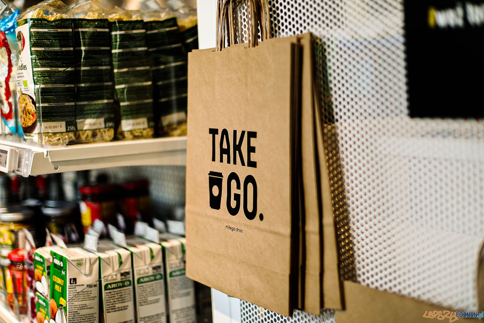 Take & Go - sklep przy Półwiejskiej - Długiej  Foto: materiały prasowe Surge Cloud