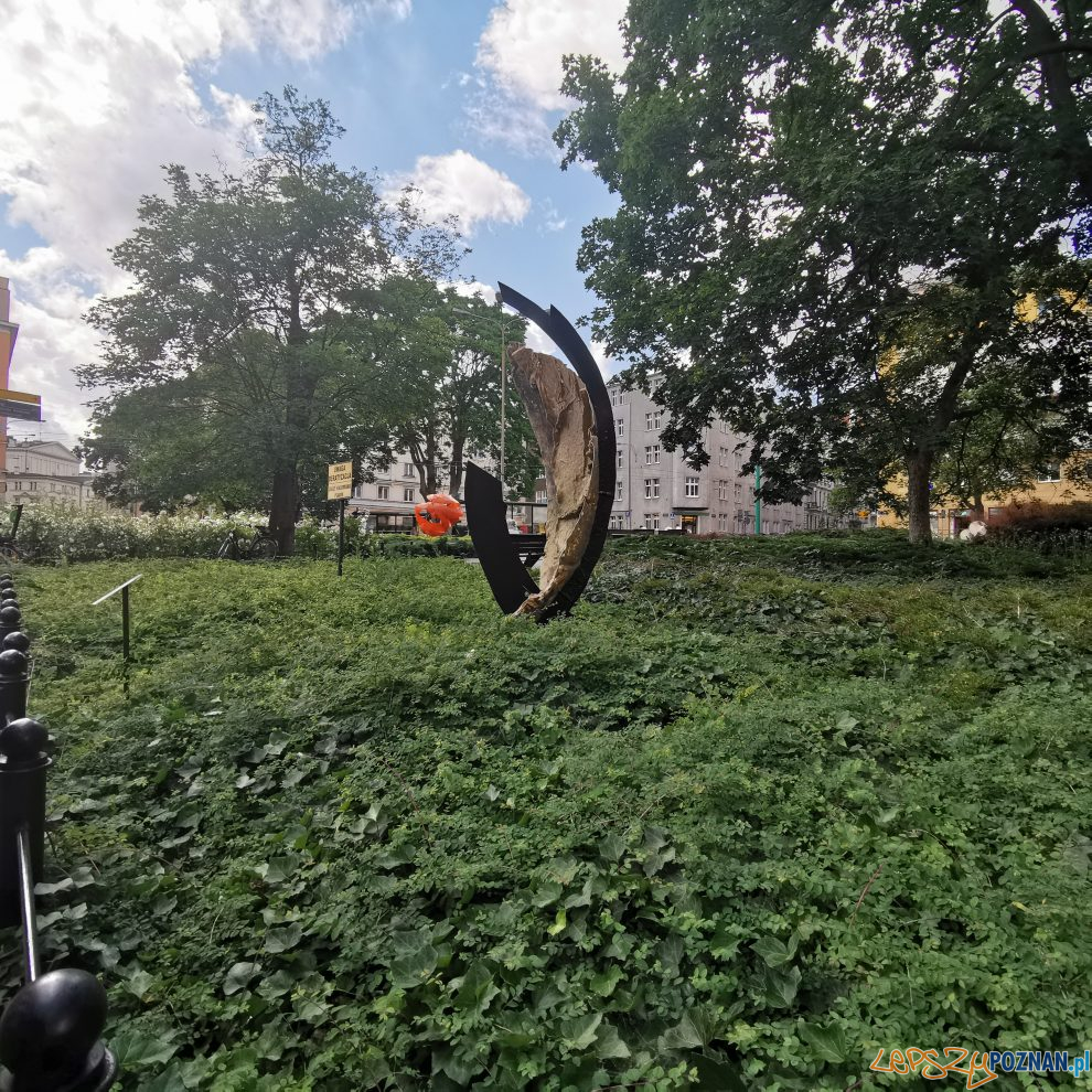 Studencka Scena Postaw Twórczych MŁODA RZEŹBA UAP – PLAC CYRYLA Foto: UAP Studencka Scena Postaw Twórczych MŁODA RZEŹBA UAP – PLAC CYRYLA Foto: UAP