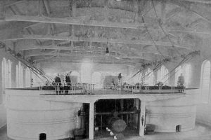 1910 r. Filtry piaskowe w stacji wodociągowej na Grobli  Foto: Archiwum Aquanetu