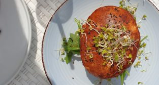 Patio Prowansja - wege burger Foto: lepszyPOZNAN / S9+ Patio Prowansja - wege burger Foto: lepszyPOZNAN / S9+