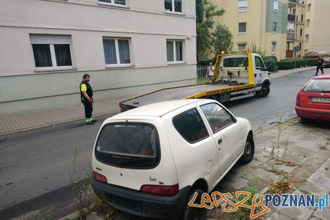 Wilda - Straż Miejska wywozi wraki  Foto: Straż Miejska