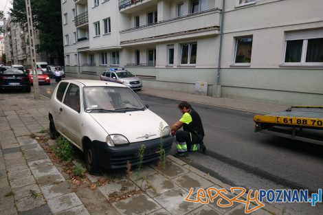 Wilda - Straż Miejska wywozi wraki  Foto: Straż Miejska