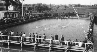 Zaklady plywackie POznan Gdansk 1933  Foto: [NAC IKC - domena publiczna 