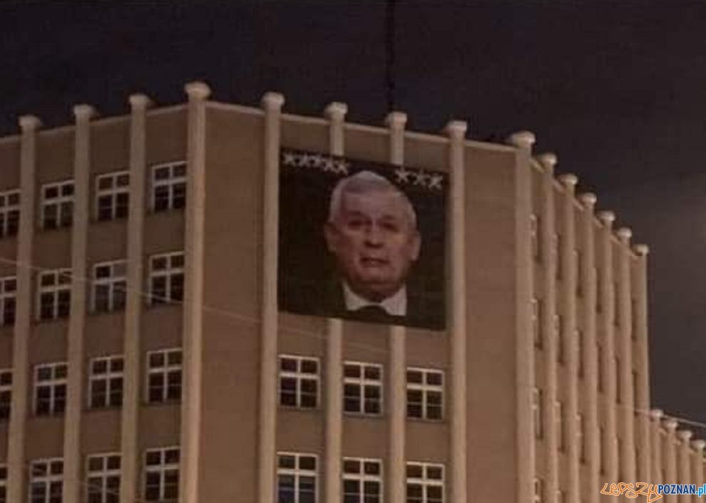 Kaczyński na banerze  Foto: Nierormalna Grupa Jeżycka / fb