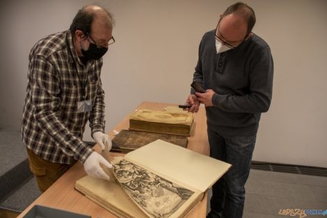 Cenne atlasy w Bibliotece Raczyńskich - konserwacja dzięki środkom Unii Europejskiej  Foto: Biblioteka Raczyńskich 