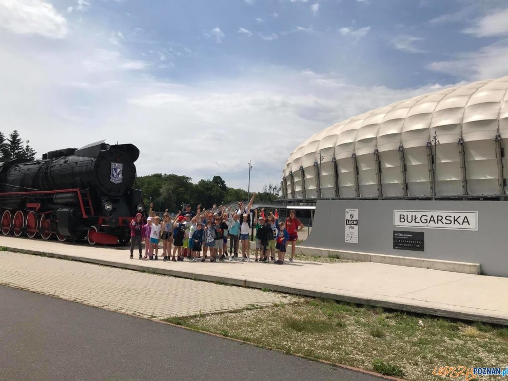 Akcja Lato - Półkoloniści przed Stadionem Miejskim  Foto: POSiR