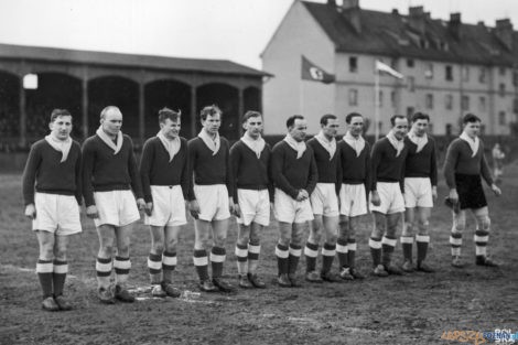 Mecz piłki nożnej Warta Poznań - SC Union Oberschoneweide Berlin w Poznaniu. Na zdjęciu gospodarze 28.03.1937 [NAC]  Foto: NAC / domena publiczna