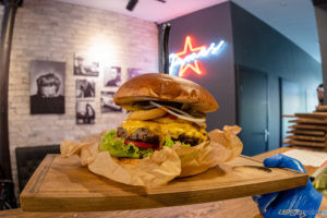 3. Wielki Challenge Hot Burger Champion James Star  Foto: lepszyPOZNAN.PL/Piotr Rychter