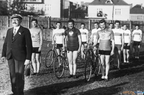 Jubileusz 10 lecia klubu sportowego HCP Poznań. Sekcja kolarska 15.10.1937 [NAC]  Foto: NAC / domena publiczna