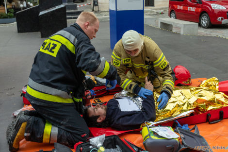 Ćwiczenia Strażaków na Starym Rynku  Foto: lepszyPOZNAN.PL/Piotr Rychter