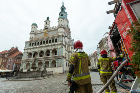 Ćwiczenia Strażaków na Starym Rynku  Foto: lepszyPOZNAN.PL/Piotr Rychter