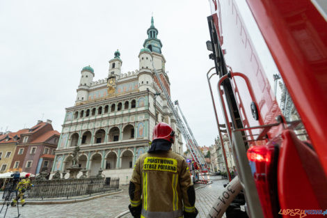 Ćwiczenia Strażaków na Starym Rynku  Foto: lepszyPOZNAN.PL/Piotr Rychter