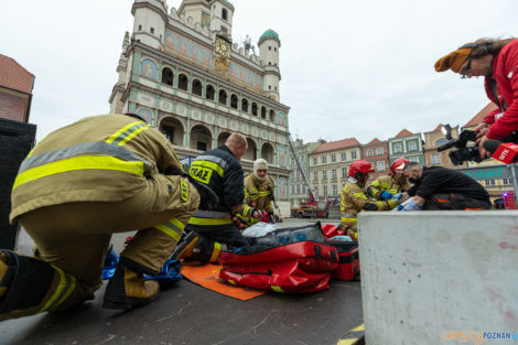 Ćwiczenia Strażaków na Starym Rynku  Foto: lepszyPOZNAN.PL/Piotr Rychter