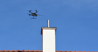 Dron bada jakość powietrza  Foto: UM Poznania