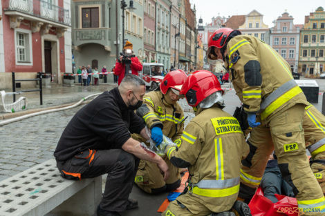 Ćwiczenia Strażaków na Starym Rynku  Foto: lepszyPOZNAN.PL/Piotr Rychter