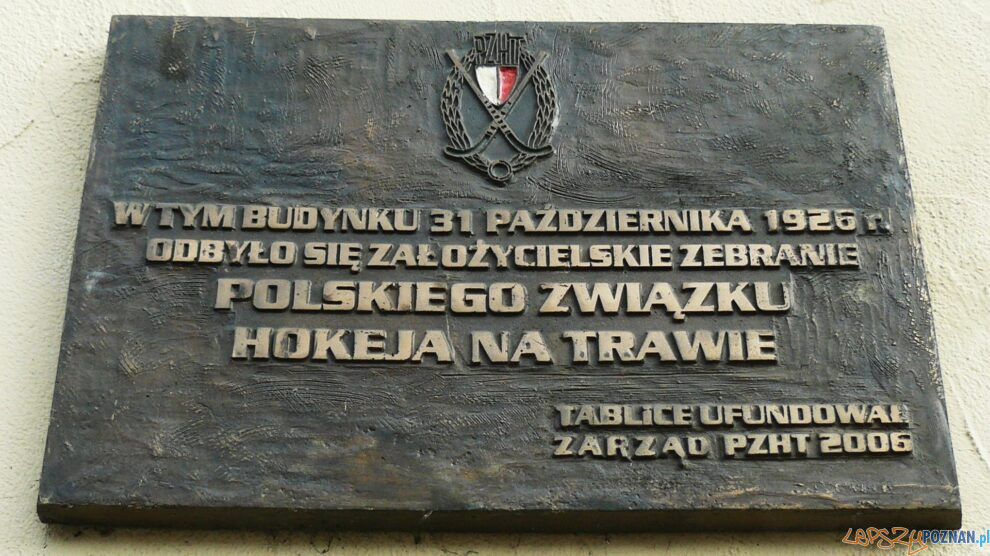 Masztalarska tablica Polski Zwiazek Hokeja na Trawie  Foto: MOs810 / wikipedia