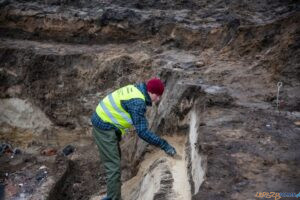 Archeolodzy na obornickim rynku  Foto: UG Oborniki / L.R..