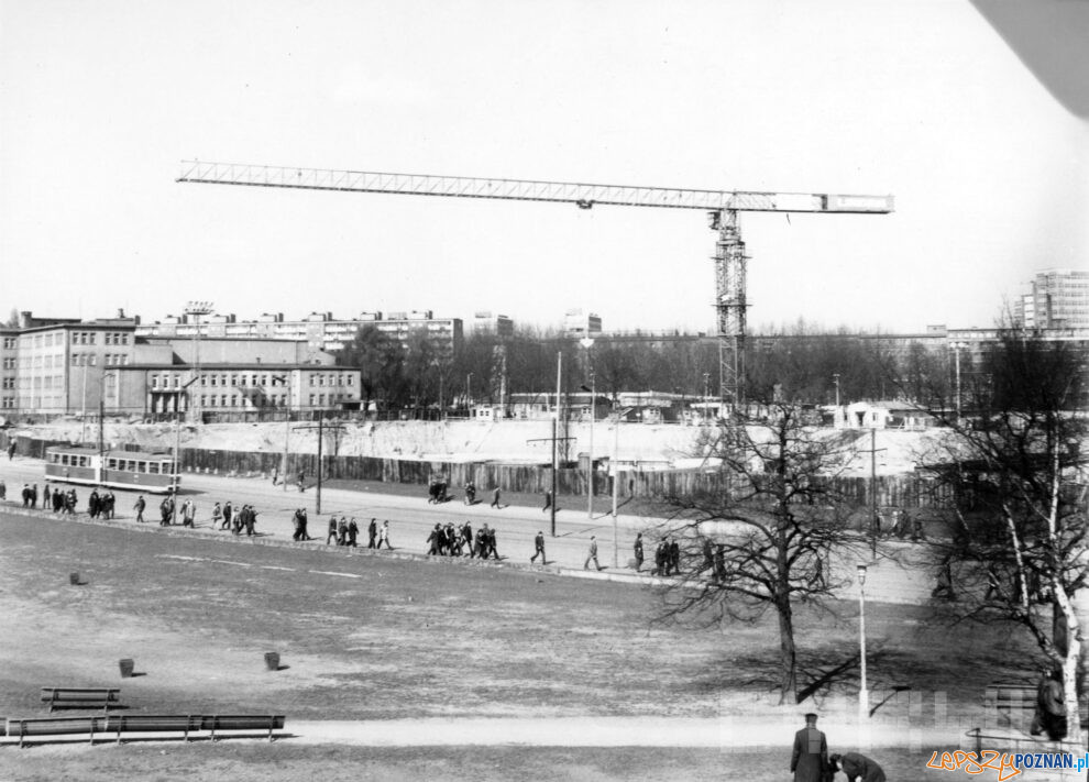 Hotel Poznań - budowa 1974  Foto: Cyryl / Wydawnictwo Miejskie 