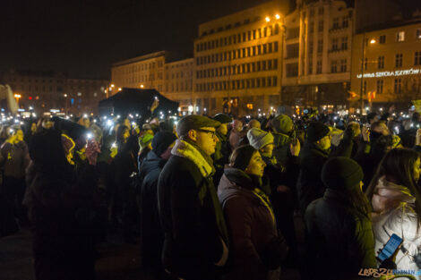 Światło dla Ukrainy - Plac Wolności - 03.03.2022  Foto: lepszyPOZNAN.pl/Ewelina Jaśkowiak