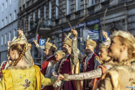 Narodowe Tańczenie  poloneza na ulicy Taczaka 29.04.2022  Foto: lepszyPOZNAN.pl/Ewelina Jaśkowiak