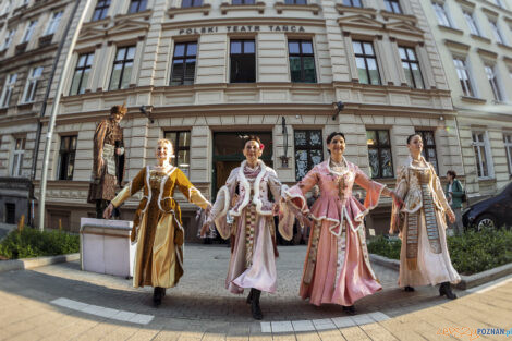 Narodowe Tańczenie  poloneza na ulicy Taczaka 29.04.2022  Foto: lepszyPOZNAN.pl/Ewelina Jaśkowiak