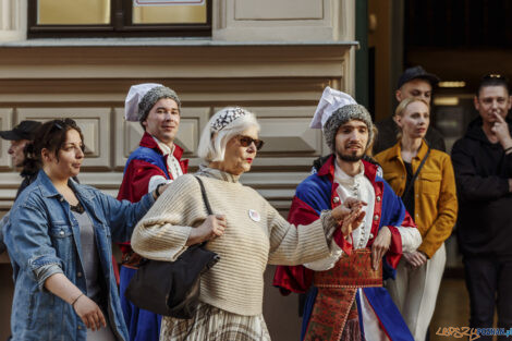 Narodowe Tańczenie  poloneza na ulicy Taczaka 29.04.2022  Foto: lepszyPOZNAN.pl/Ewelina Jaśkowiak