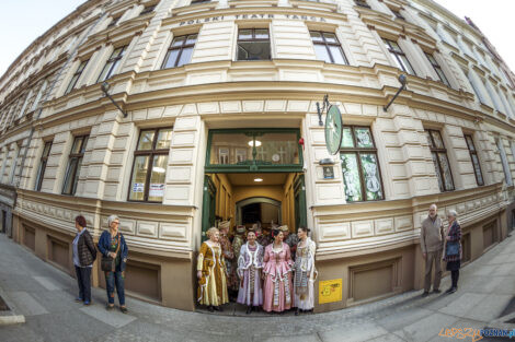 Narodowe Tańczenie  poloneza na ulicy Taczaka 29.04.2022  Foto: lepszyPOZNAN.pl/Ewelina Jaśkowiak