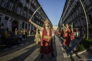 Narodowe Tańczenie  poloneza na ulicy Taczaka 29.04.2022  Foto: lepszyPOZNAN.pl/Ewelina Jaśkowiak