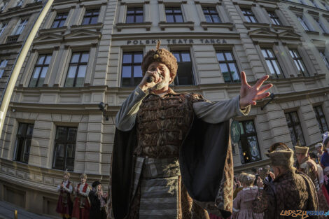 Narodowe Tańczenie  poloneza na ulicy Taczaka 29.04.2022  Foto: lepszyPOZNAN.pl/Ewelina Jaśkowiak