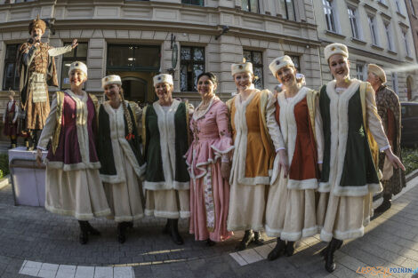 Narodowe Tańczenie  poloneza na ulicy Taczaka 29.04.2022  Foto: lepszyPOZNAN.pl/Ewelina Jaśkowiak