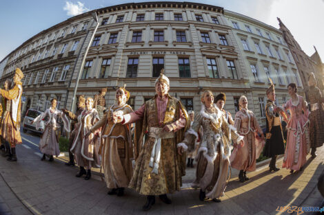 Narodowe Tańczenie  poloneza na ulicy Taczaka 29.04.2022  Foto: lepszyPOZNAN.pl/Ewelina Jaśkowiak