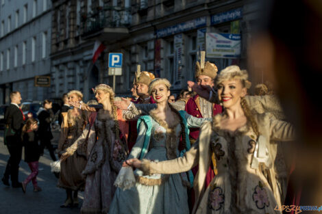 Narodowe Tańczenie  poloneza na ulicy Taczaka 29.04.2022  Foto: lepszyPOZNAN.pl/Ewelina Jaśkowiak