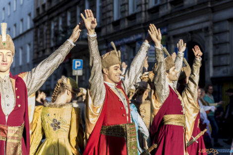 Narodowe Tańczenie  poloneza na ulicy Taczaka 29.04.2022  Foto: lepszyPOZNAN.pl/Ewelina Jaśkowiak