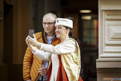 Narodowe Tańczenie  poloneza na ulicy Taczaka 29.04.2022  Foto: lepszyPOZNAN.pl/Ewelina Jaśkowiak