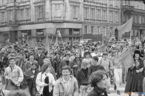 Happening Armia Czerwona Niezwyciezona 8.05.1989 [Krzysztof Lesiewicz] (9)  Foto: Krzysztof Lesiewicz