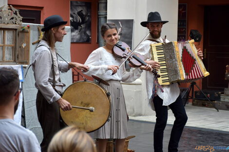 Spektakl teatralny z muzyką na żywo - Dawne zabawki ludowe - S  Foto: Kasia Lonowska