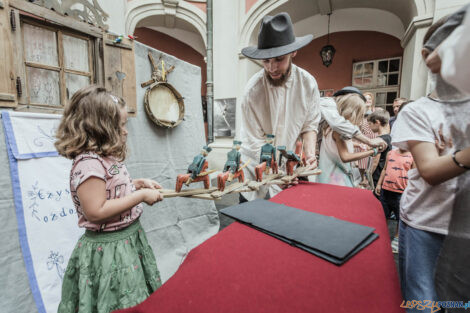 Spektakl teatralny z muzyką na żywo - Dawne zabawki ludowe - S  Foto: lepszyPOZNAN.pl/Ewelina Jaśkowiak