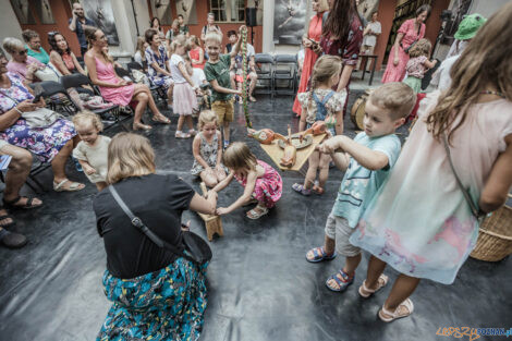 Spektakl teatralny z muzyką na żywo - Dawne zabawki ludowe - S  Foto: lepszyPOZNAN.pl/Ewelina Jaśkowiak