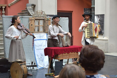 Spektakl teatralny z muzyką na żywo - Dawne zabawki ludowe - S  Foto: Kasia Lonowska