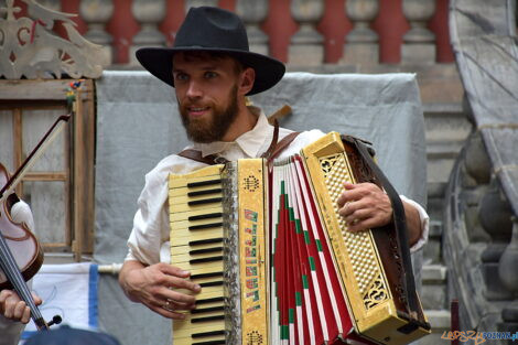 Spektakl teatralny z muzyką na żywo - Dawne zabawki ludowe - S  Foto: Kasia Lonowska