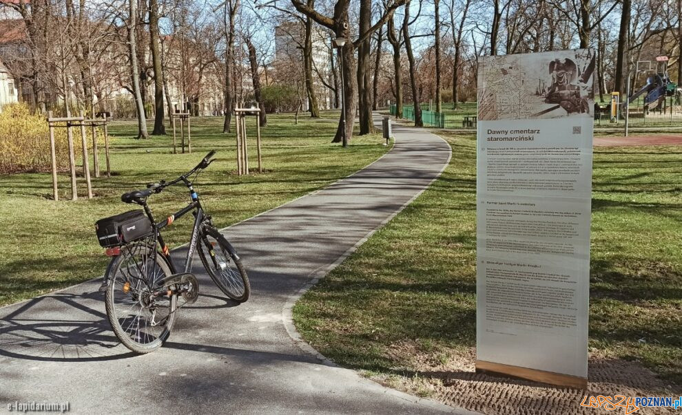 Cmentarze - tablica Park Marcinkowskiego  Foto: e-lapidarium / materiały prasowe