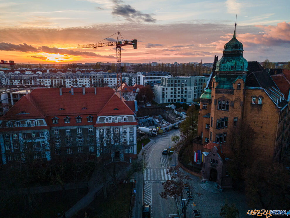 Wilda, Politechnika Poznańska, Rektorat, zachód Słońca  Foto: lepszyPOZNAN.pl / Piotr Rychter