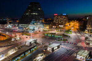 Rondo Kaponiera, Bałtyk, Akumulatory, Tramwaj, noc  Foto: lepszyPOZNAN.pl / Piotr Rychter