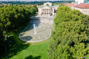 park przy fontannie, park Mickiewicza, park przy operze, Opera  Foto: 