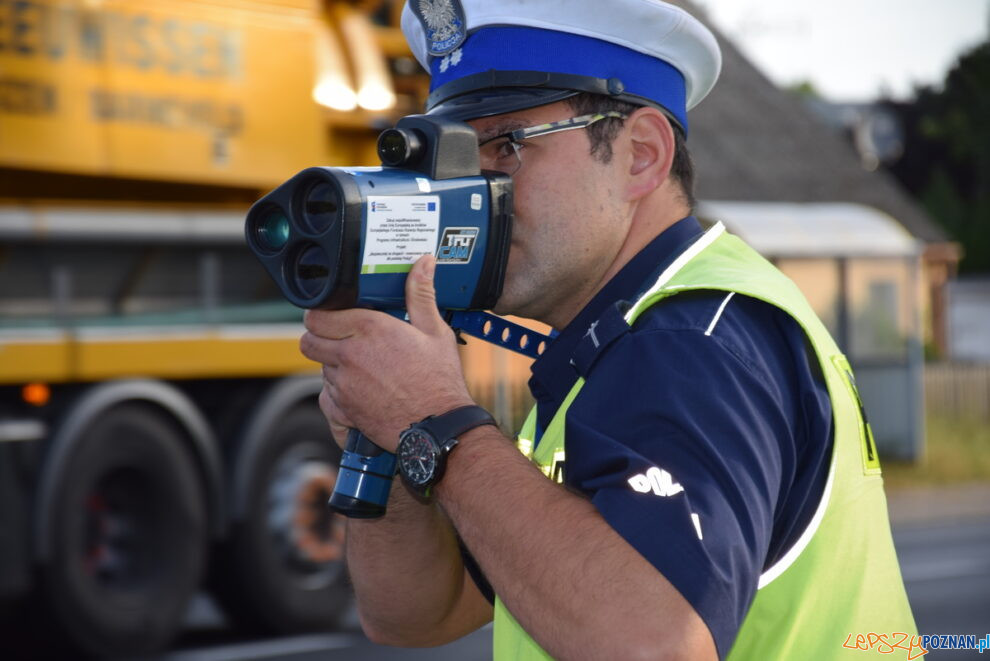 Policjant i radar  Foto: KPP Oborniki