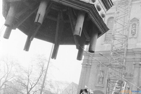 Bernardyny montaz helmow kosciola 13.11-16.1984 [cyryl] (3)  Foto: Andrzej Szozda / Fundacja Rozwoju Poznania / Cyryl