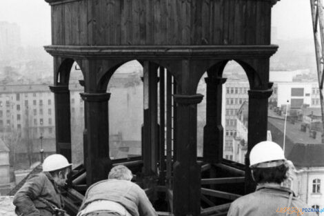 Bernardyny montaz helmow kosciola 13.11-16.1984 [cyryl] (8)  Foto: Andrzej Szozda / Fundacja Rozwoju Poznania / Cyryl
