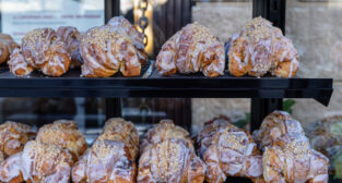 Imieniny Ulicy Święty Marcin 2023, rogale świętomarcińskie Foto: lepszyPOZNAN.pl/Piotr Rychter Imieniny Ulicy Święty Marcin 2023, rogale świętomarcińskie  Foto: lepszyPOZNAN.pl/Piotr Rychter