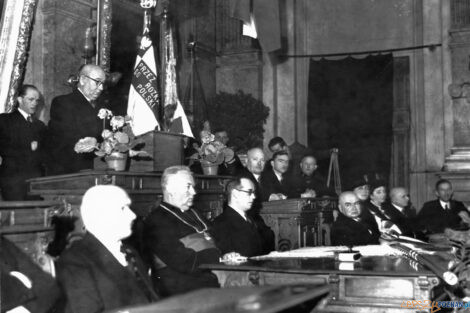 x Tadeusz Ruge na mowinicy sala Rady Miasta 20.02.1938 NAC  Foto: 