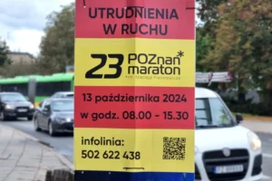 Informacja-o-utrudnieniach-zwiazanych-z-maratonem.-Plansza-przymocnowana-do-przydroznego-slupa  Foto: ztm